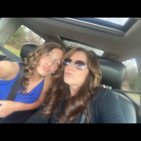 Meet your Posher, Nicole - Picture 1 of 1